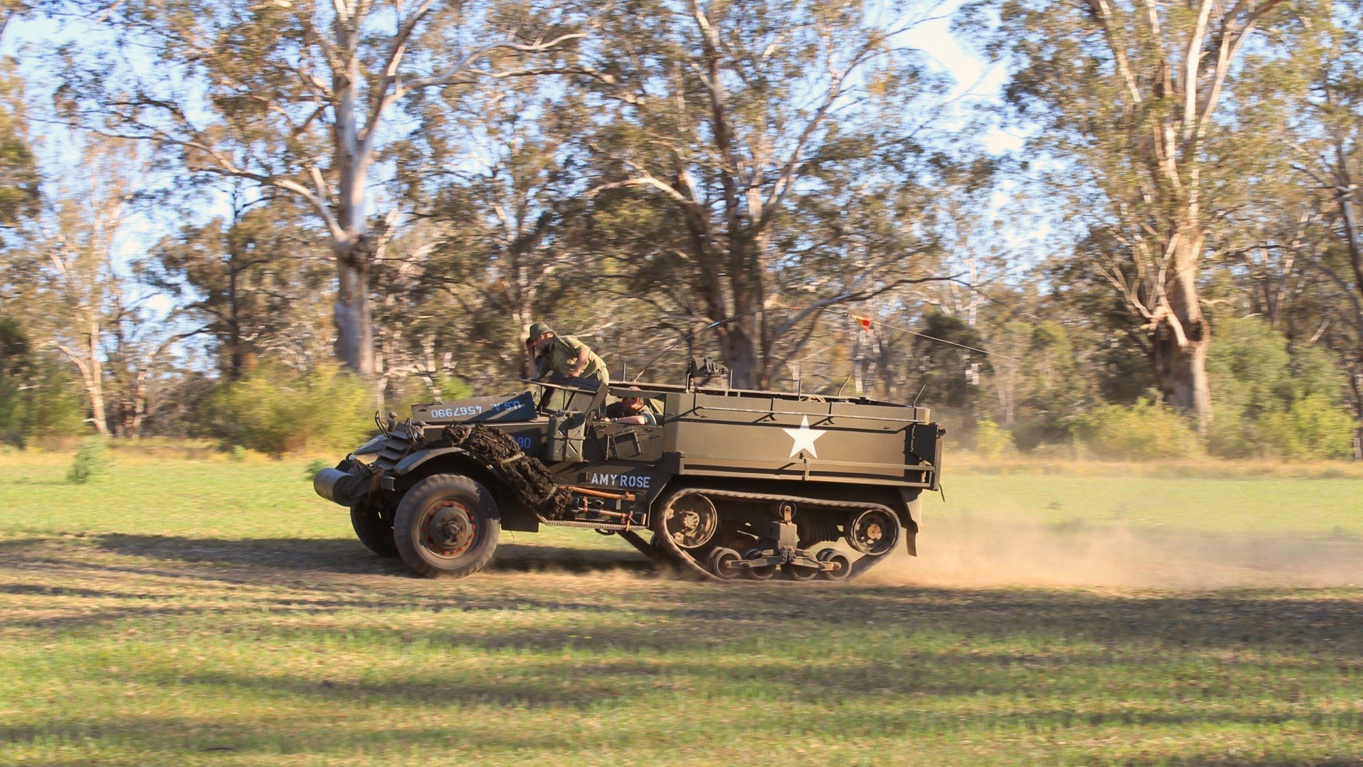 足球运动员公益事业频繁,传递体育正能量,业余足球运动员